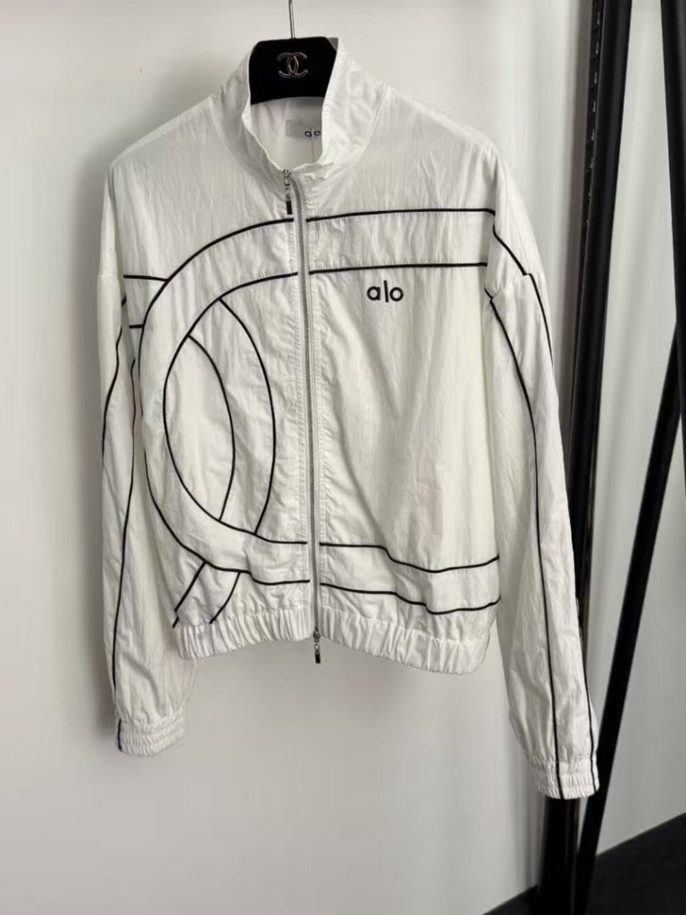 Alo Yoga White and Black Striped Sporty Retro Casual Lightweight Jacket, Size M.